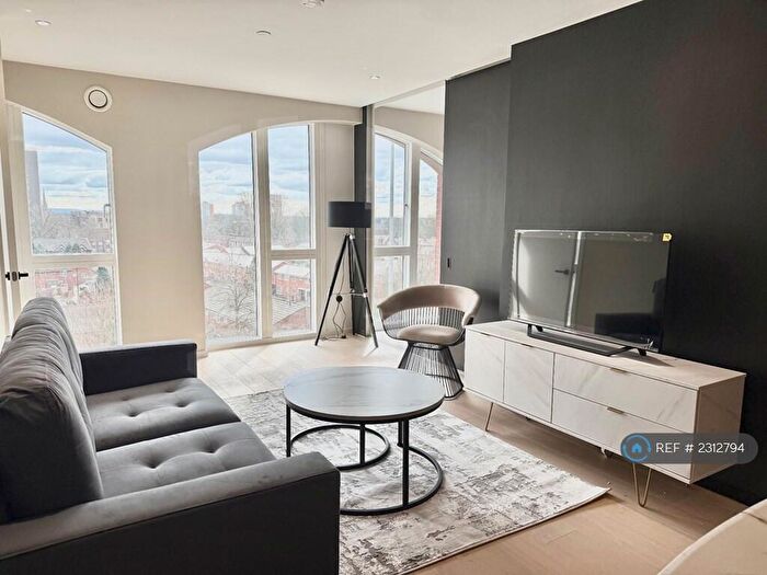 2 Bedroom Flat To Rent In Spinners Way, Manchester, M15