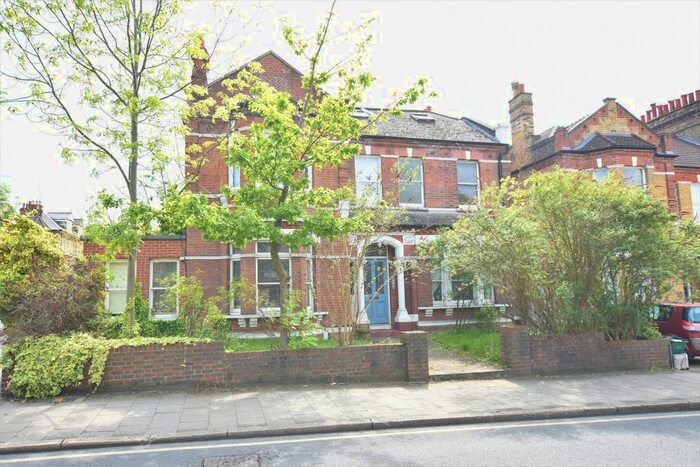 2 Bedroom Flat To Rent In Manor Road, Beckenham, BR3