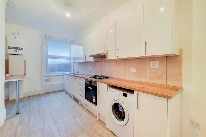 2 Bedroom Flat To Rent In Norwood Road, London SE27