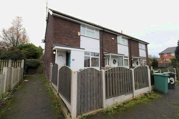 2 Bedroom Detached House To Rent In Broom Gardens, Leeds, West Yorkshire, LS10