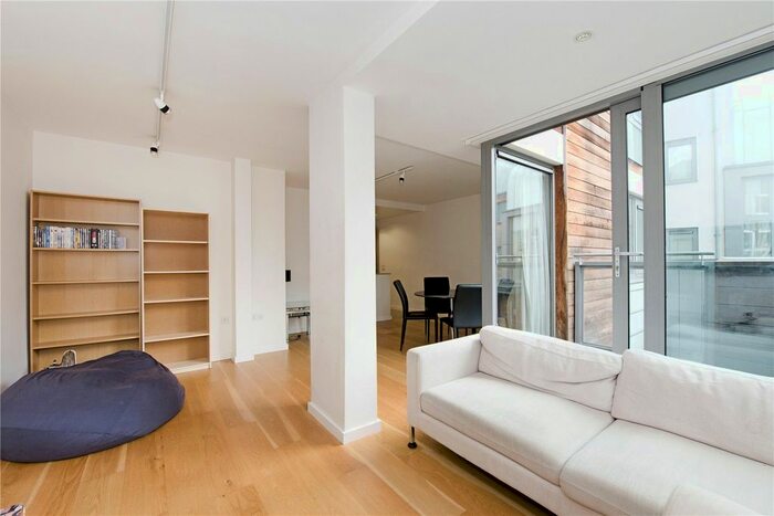 2 Bedroom Flat To Rent In Peacock Place, Islington, N1