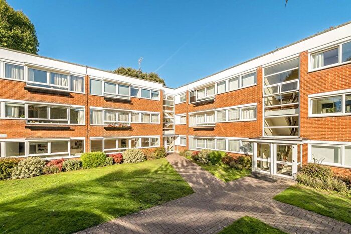 2 Bedroom Flat To Rent In Kings Road, Richmond, TW10