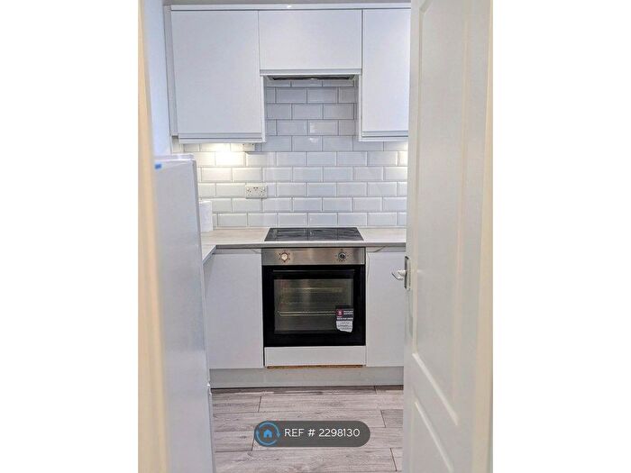 Studio To Rent In Cayton Road, Greenford, UB6