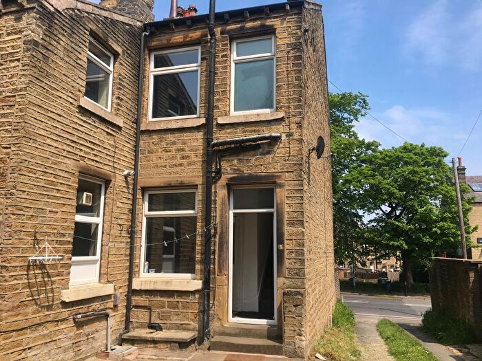 2 Bedroom House To Rent In Acre Street, Huddersfield, West Yorkshire, HD3