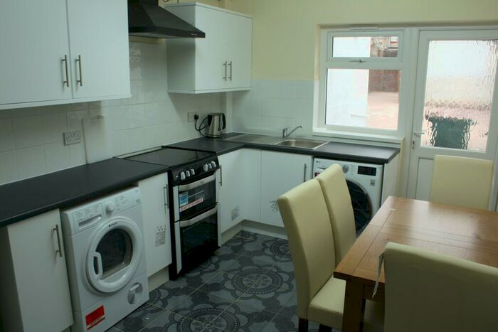 2 Bedroom House To Rent In Prior Deram Walk, Canley, Coventry, CV4