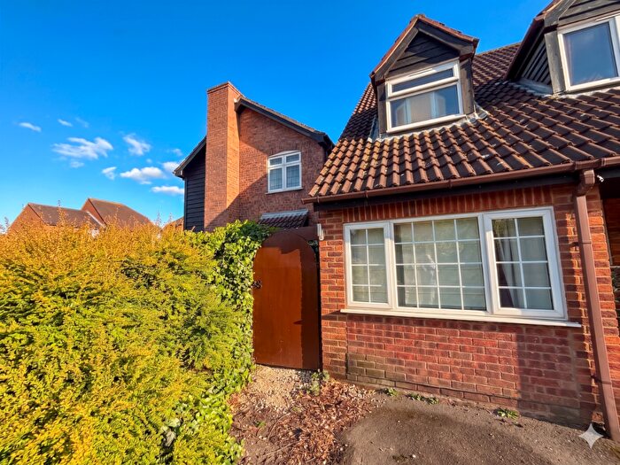 1 Bedroom Semi-Detached House To Rent In Parish Close, Hornchurch, London, RM11