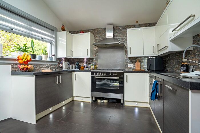 3 Bedroom End Of Terrace House For Sale In Fairfield Avenue, Bonnybridge, FK4