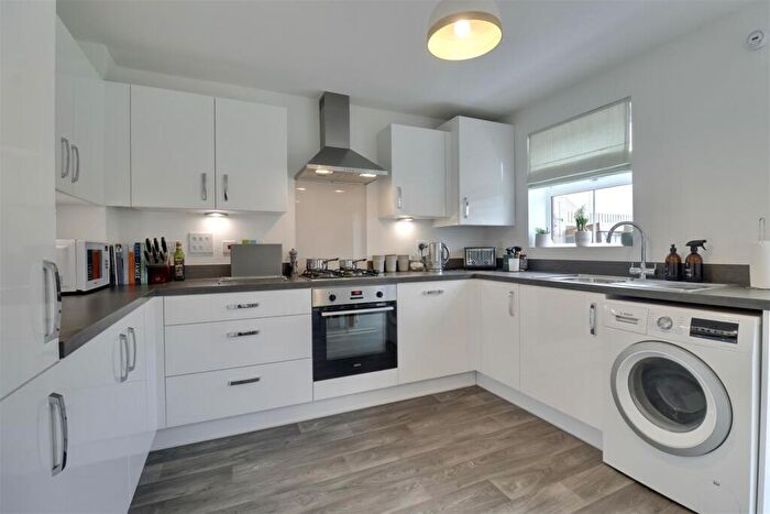 3 Bedroom House For Sale In Flint Avenue, Havant, PO9