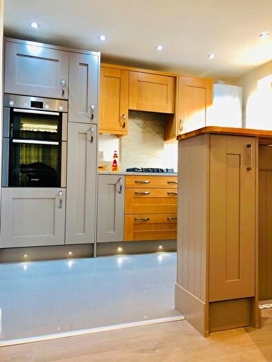 3 Bedroom Flat To Rent In Stanway Court, Geffrye Estate, London, N1