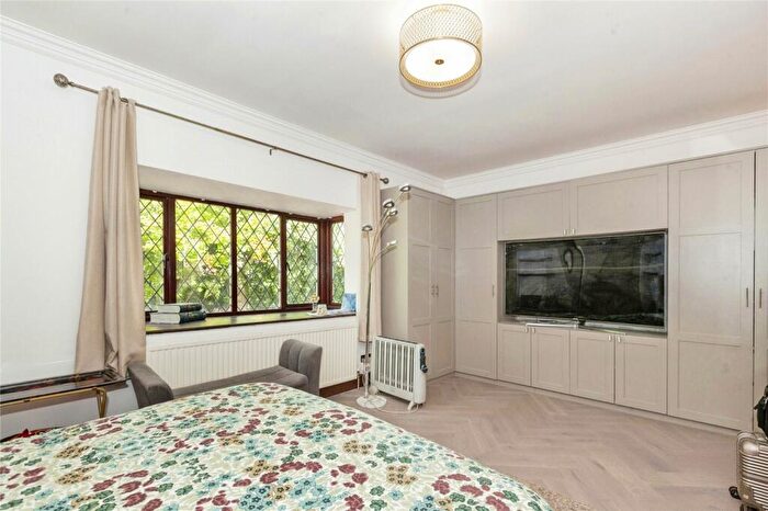 5 Bedroom Detached House For Sale In Fishery Road, Maidenhead, Berkshire, SL6