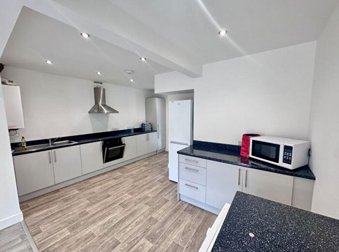 4 Bedroom House To Rent In Peacock Crescent, Clifton, East Midlands, NG11