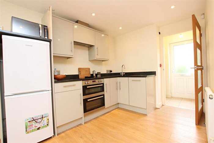 2 Bedroom Flat To Rent In Brookfield Park, Bath, BA1