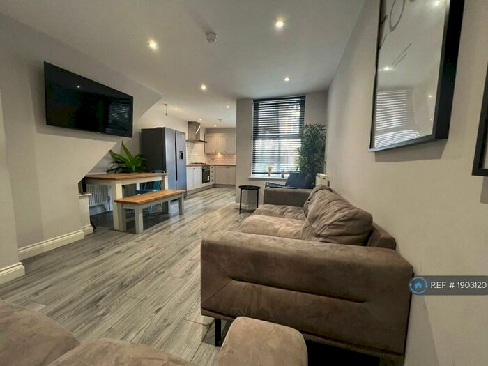 6 Bedroom Terraced House To Rent In Ridley Road, Liverpool, L6