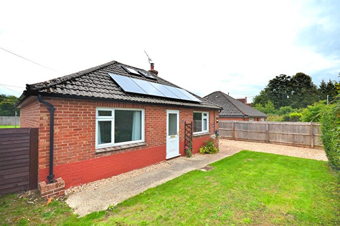 2 Bedroom Detached Bungalow For Sale In North Road, Maiden Newton, Dorchester, DT2