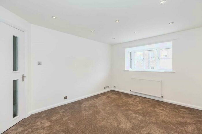 1 Bedroom Apartment To Rent In Burnham Street, Bethnal Green, E2
