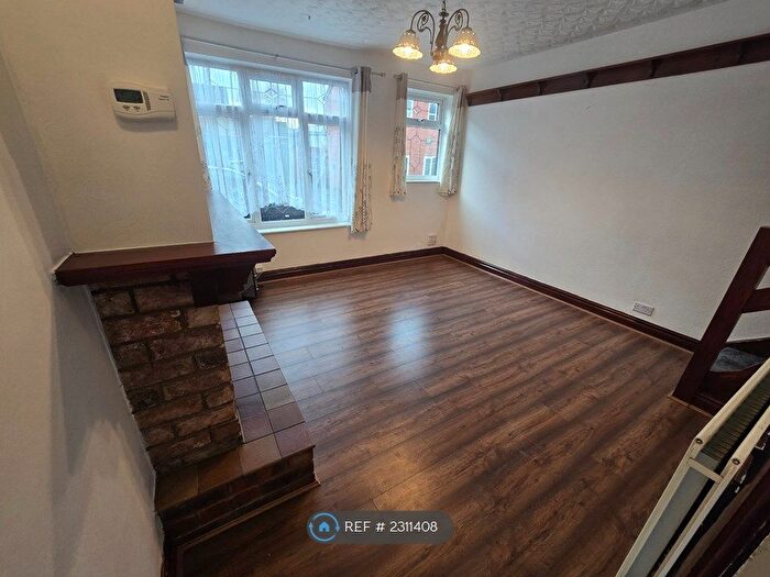 2 Bedroom End Of Terrace House To Rent In Stewkins, Stourbridge, DY8