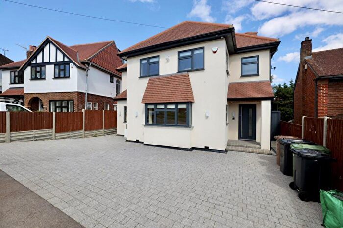 4 Bedroom House To Rent In Woodford Green, IG8