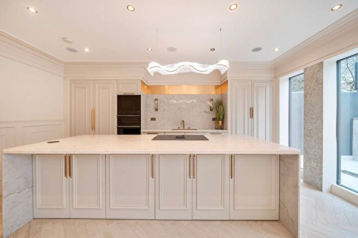 4 Bedroom Property To Rent In Donnington Road, Kensal Green, London, NW10