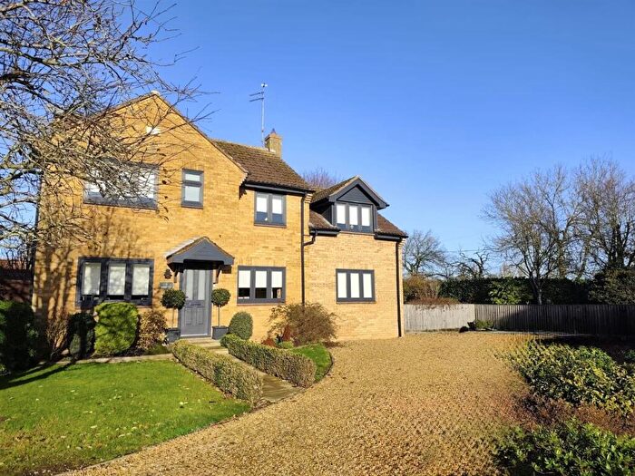 4 Bedroom Detached House For Sale In Snowden Close, Crowland, PE6