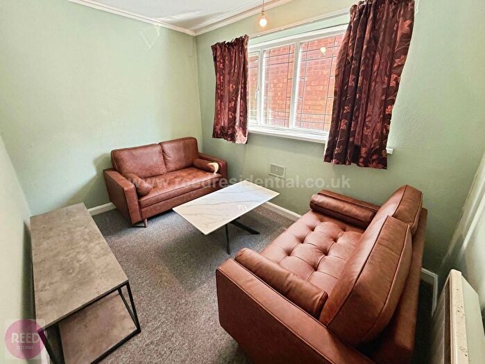2 Bedroom Flat To Rent In Gibbins Road, Selly Oak, B29