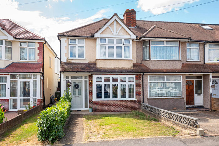 3 Bedroom End Of Terrace House For Sale In Henley Avenue, Cheam, Sutton, SM3