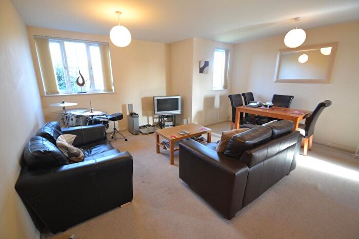 2 Bedroom Flat To Rent In Parklands, Caerphilly Road, Llanishen, Cardiff, CF14