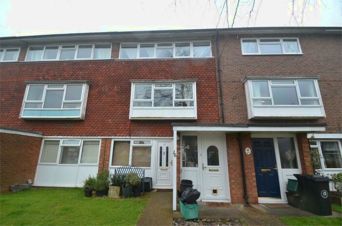 2 Bedroom Maisonette To Rent In Beckett Walk, Beckenham, Kent, BR3