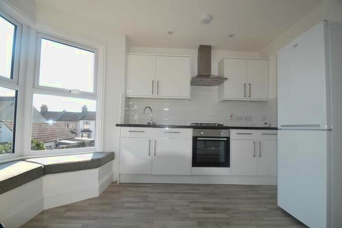 1 Bedroom Flat To Rent In York Road, Southend On Sea, Essex, SS1