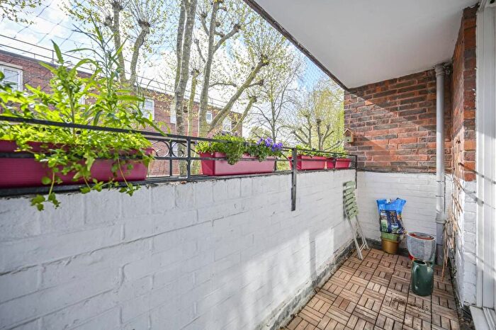 1 Bedroom Flat For Sale In Holland Walk, , Archway, London, N19
