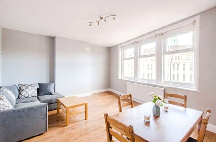 3 Bedroom Flat To Rent In Rushey Green, London, SE6