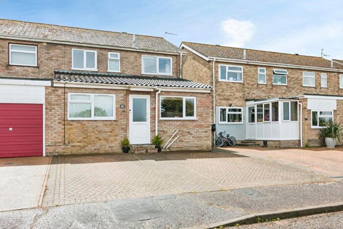4 Bedroom Semi-Detached House For Sale In Glebe View, Beccles, Suffolk, NR34