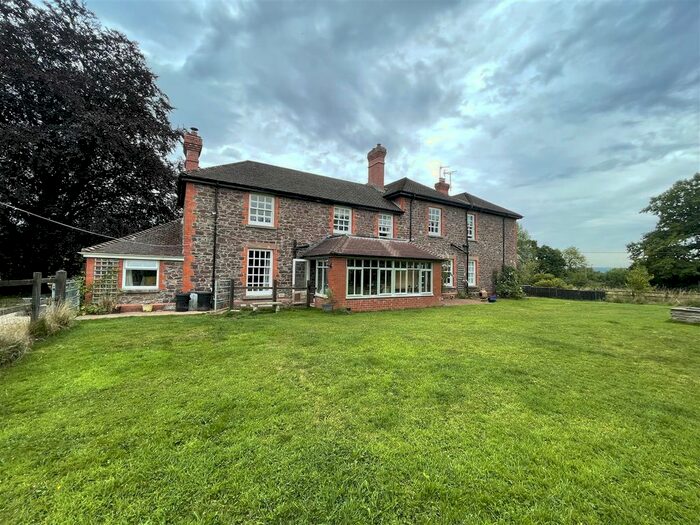 5 Bedroom Detached House For Sale In Llandeilo Road, Llandybie, Ammanford, SA18