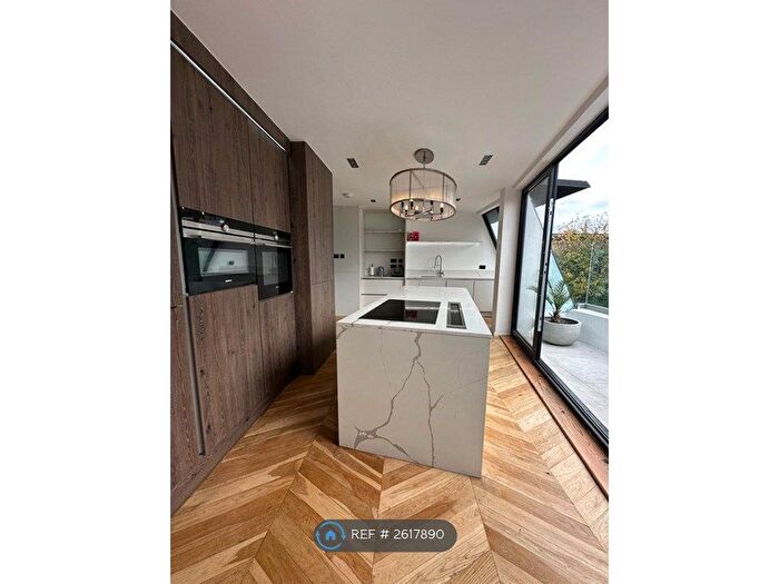 3 Bedroom Flat To Rent In Battersea Church Road, London, SW11