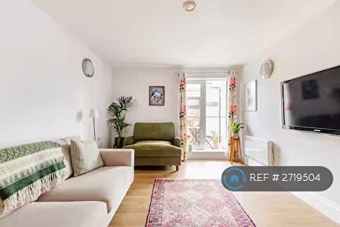 2 Bedroom Flat To Rent In Hare Marsh, London, E2