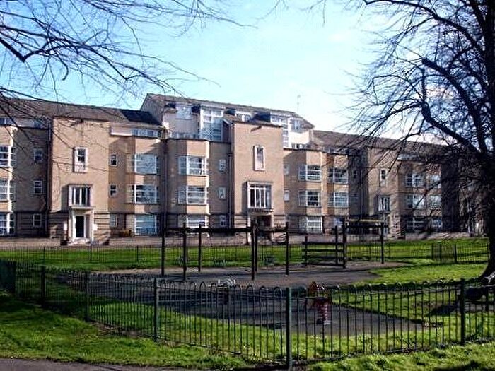 2 Bedroom Flat To Rent In Petersfield Mansions, Mill Road, Cambridge, CB1