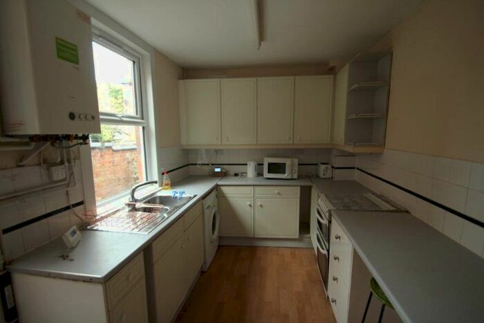4 Bedroom Terraced House To Rent In Hartopp Road, Leicester, LE2