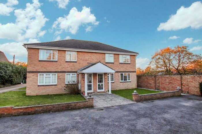 2 Bedroom Detached House To Rent In Heath Road South, Locks Heath, SO31