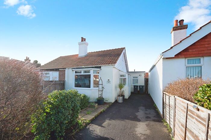 1 Bedroom Bungalow For Sale In North Crescent, Hayling Island, Hampshire, PO11