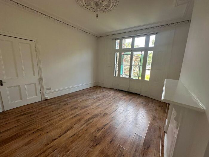 2 Bedroom Flat To Rent In Cecile Park, London, N8