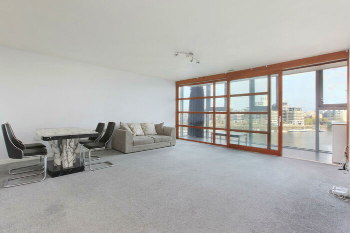 2 Bedroom Flat To Rent In Lombard Road, Battersea, London, SW11