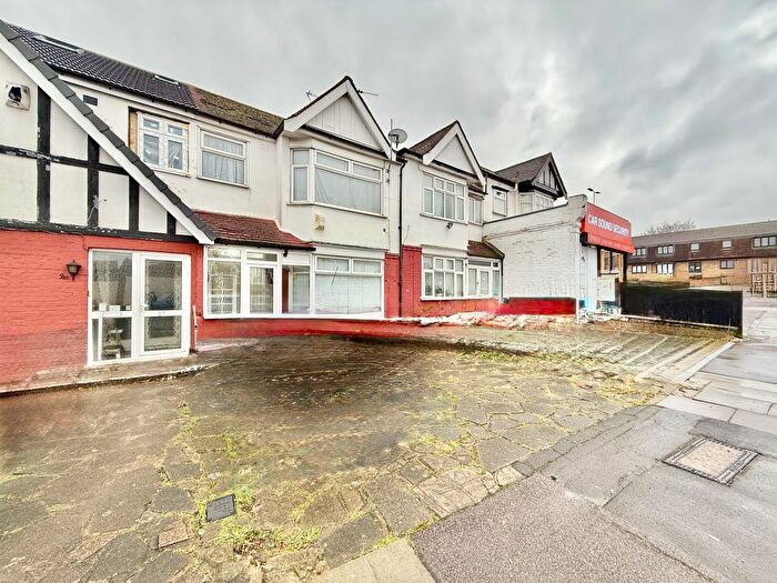 3 Bedroom Terraced House To Rent In Cantley Gardens, Ilford, IG2