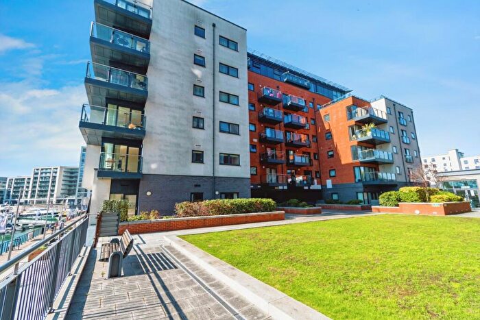 2 Bedroom Flat For Sale In Ocean Way, Southampton, Hampshire, SO14