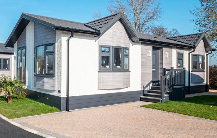 2 Bedroom Park Home For Sale In Squires Drive, Killarney Park, Arnold, Nottingham, NG6