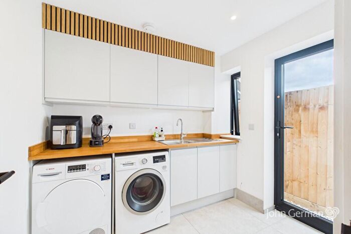 4 Bedroom Detached House For Sale In Station Road, Mickleover, DE3