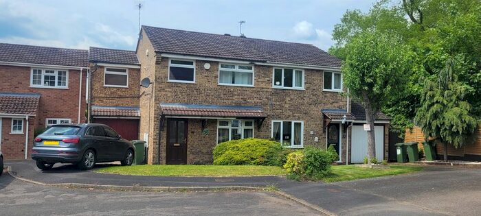 4 Bedroom Semi-Detached House To Rent In Chelsea Close, Leicester, LE2