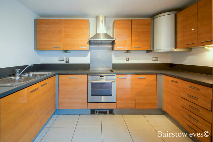 2 Bedroom Flat To Rent In The Lock, Stratford, E15