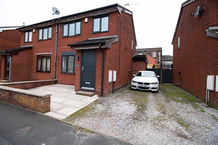 3 Bedroom Semi-Detached House For Sale In Park Street, Farnworth, Bolton, BL4