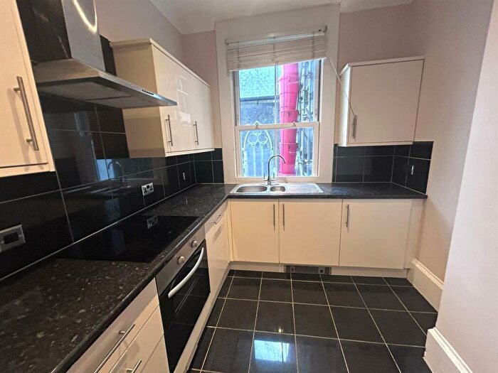 2 Bedroom Apartment To Rent In West Street, Brighton, BN1