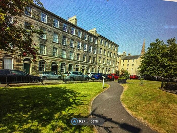 2 Bedroom Flat To Rent In St. Patrick Square, Edinburgh, EH8