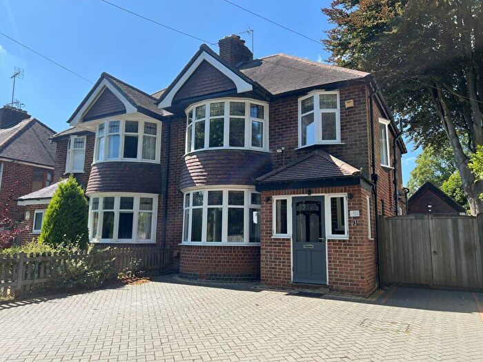 3 Bedroom Semi-Detached House To Rent In Oxford Road, Banbury, Oxon, OX16